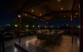 Hotel Le Grand Restaurant & Rooftop - Walk-In From Rk Ashram Metro Station